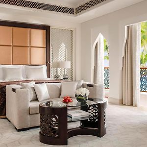 Palm Manor Premiere King Room